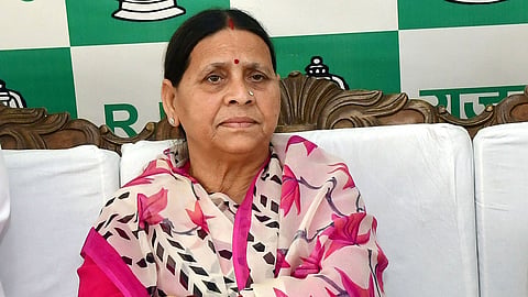 Bihar : "हिंमत असेल तर मला बळजबरीने बाहेर काढून दाखवा"; राबडीदेवींचे मुख्यमंत्र्यांना थेट आव्हान