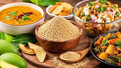 Kitchen Tips : आमटीपासून चाटपर्यंत; पदार्थांची चव वाढवण्यासाठी आमचूर पावडरचा 'असा' करा वापर