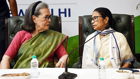 काँग्रेसमध्ये येण्याचे ममतांना निमंत्रण? विलीनीकरणाच्या चर्चा, तृणमूलचा इन्कार