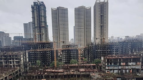 Mumbai : संक्रमण शिबिराचा अनधिकृत वापर विकासकाला भोवला; SRA कडून कारवाई; सदनिका ताब्यात घेण्याची प्रक्रिया सुरू