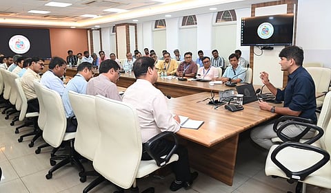 Mumbai : ... तर टँकरने पाणीपुरवठा करा! पाणीकपातीची अंमलबजावणी समसमान पद्धतीने करा, अतिरिक्त आयुक्त अभिजीत बांगर यांचे निर्देश
