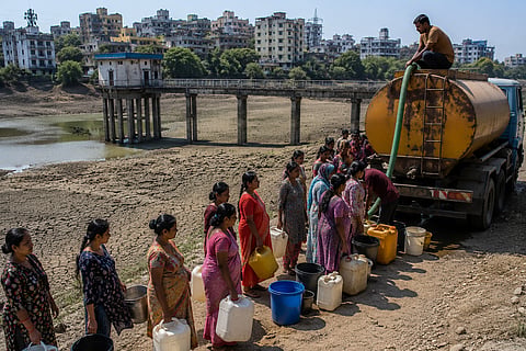 उल्हासनगर शहरात पाणीटंचाईचे संकट; बारवी धरण आटतेय, नागरिकांची चिंता वाढतेय