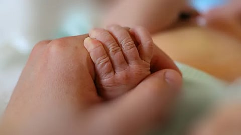 नवजात शिशूंच्या मृत्युदरात घट; उपचारांच्या गुणवत्तेत वाढ, आरोग्य सेवेचे बळकटीकरण 