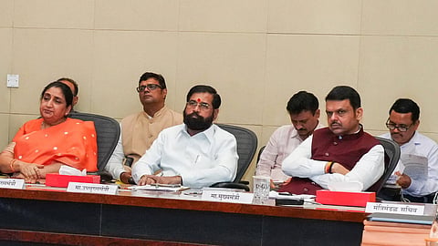 सरकारी कार्यालयात मुख्यमंत्री, उपमुख्यमंत्र्यांचे फोटो; ठरावाच्या सूचनेद्वारे पालिका प्रशासनाचे लक्ष वेधले 