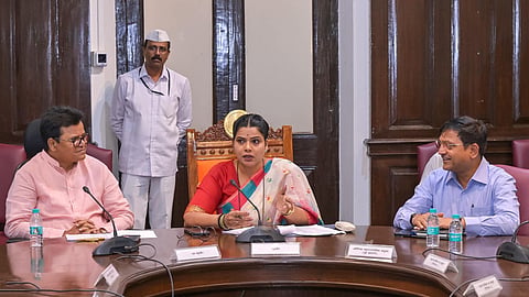 मुंबईत १ लाख झाडे लावण्याचा संकल्पच महापौर रितू तावडे यांच्याकडून हरित मुंबई अभियानाला गती