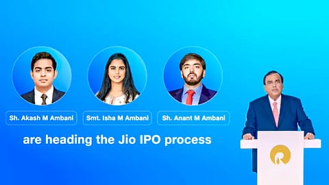 रिलायन्समधील सत्तांतराची प्रक्रिया अंतिम टप्प्यात; मुकेश अंबानी यांच्याकडून नव्या पिढीकडे सूत्रे सुपूर्द