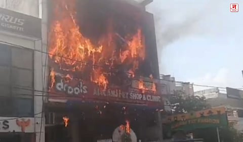 लखनऊ : इमारतीला आग, १५ विद्यार्थ्यांचा मृत्यू