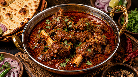 Sunday Special Recipe : घरच्या घरी बनवा ढाबा स्टाईल मटण करी; बोटं चाटत राहाल अशी चव