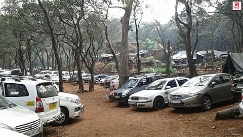 माथेरानमध्ये पार्किंगसाठी पाच एकर जागा मंजूर; मुख्यमंत्र्यांच्या बैठकीत निर्णय, पार्किंगचा प्रश्न सुटण्याची आशा
