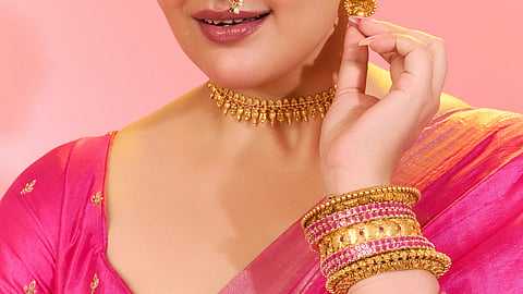 'साडी' गाण्यातून चर्चेत आलेल्या अंजली आनंदचा मोहक अंदाज; पाहा सुंदर फोटो