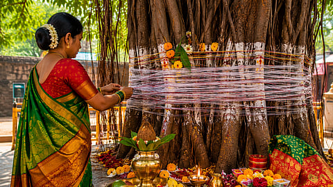 Vat Purnima 2026: पूजेचा शुभ मुहूर्त, साहित्य, विधी आणि सावित्री-सत्यवानाची कथा जाणून घ्या