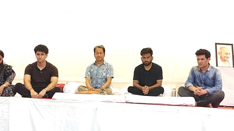 जंतरमंतरवर सोनम वांगचुक यांचे बेमुदत उपोषण; प्रशासनाने पाणी अन् शौचालय केले बंद; ‘कॉकरोच जनता पार्टी’चा आरोप