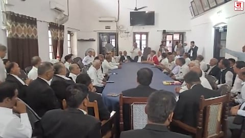 राममंदिर अपहार आरोपींचे वकीलपत्र न घेण्याचा ठराव; फैजाबाद बार असोसिएशनचा निर्णय; चंपत राय यांनी अयोध्या सोडावी, केली मागणी
