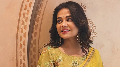 'मर्दिनी'च्या प्रमोशनसाठी प्रार्थना बेहेरेचा सोज्वळ लूक; पिवळ्या साडीत खुललं सौंदर्य, पाहा Photos   