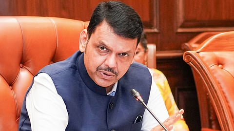 माहिती अधिकारातील नव्या नियमांना स्थगिती; कार्यकर्त्यांच्या आक्षेपामुळे सरकारचा निर्णय, फडणवीसांचे माहिती आयोगाला पत्र