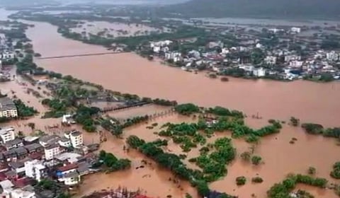 रोह्यात महापुराची काळरात्र आली; नागरिक भयभीत, भिरा धरणातून पाणी सोडल्याने शहरावर संकट