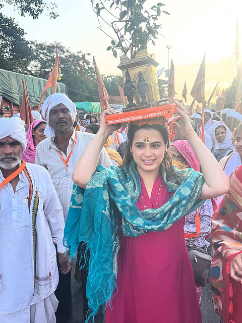 कपाळावर गंध अन् डोक्यावर तुळस; प्राजक्ता गायकवाडचा भक्तिमय अंदाज, पाहा खास Photos