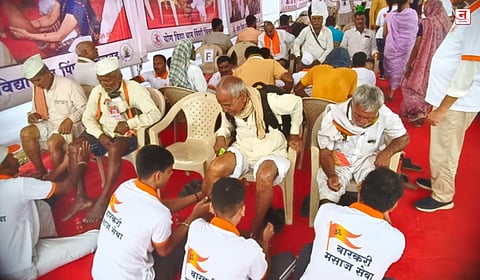 Pune : वारकरी सेवेची वर्ल्ड रेकॉर्ड्स बुक ऑफ इंडियामध्ये नोंद; दिवसभरात ३२६४ वारकऱ्यांच्या पायांची केली मालिश, योग विद्या धामने केला विश्वविक्रम 