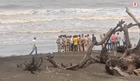 अर्नाळा समुद्रात दोन मुले गेली वाहून