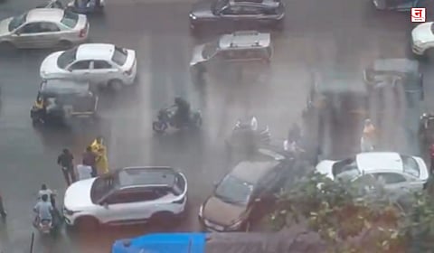 Mumbai : सहा वाहनांचा विचित्र अपघात; मागाठाणेत द्रुतगती मार्गावरील दुर्घटना