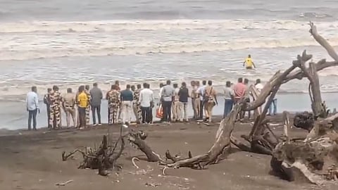 Palghar : अर्नाळा समुद्रात पोहायला गेलेल्या मुलांवर काळाचा घाला; एकाचा मृत्यू, एक बेपत्ता