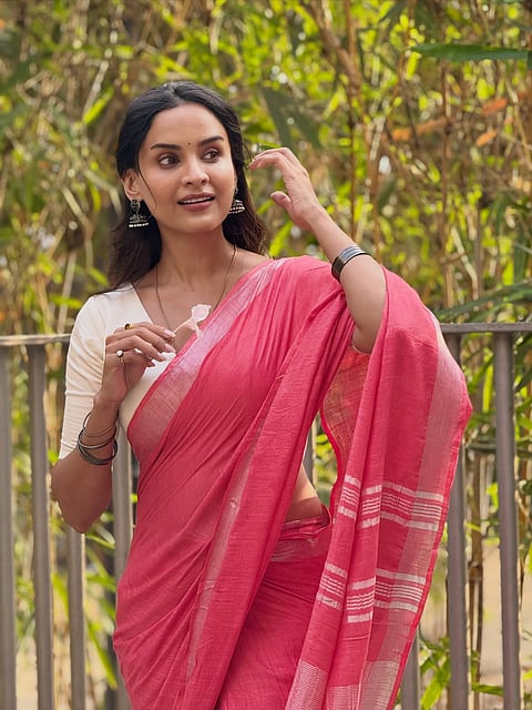 गुलाबी साडीत खुलला 'राजा शिवाजी' फेम दिशा परदेशीचा सोज्वळ अंदाज; पाहा सुंदर फोटो