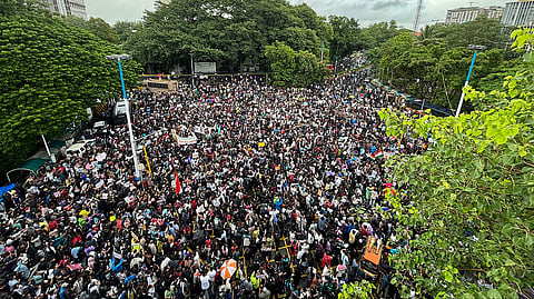 Pune : विद्यार्थ्यांची जिल्हाधिकारी कार्यालयावर धडक; पुण्यात नीट-यूजी परीक्षेतील पेपरफुटीप्रकरणी निषेध मोर्चा  