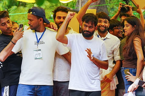 झुरळांनी सत्ताधीशांना झुकवले! धर्मेंद्र प्रधानांचा  राजीनामा; अन्य मागण्याही मान्य, सरकारवर विश्वास ठेवून आंदोलन मागे - CJP ची घोषणा