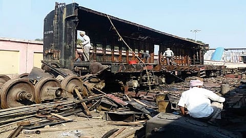 Mumbai : मध्य रेल्वेला भंगार विक्रीतून १३६.१० कोटींचे उत्पन्न
