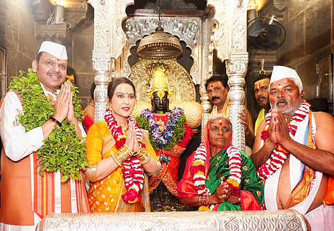 Ashadhi Ekadashi 2026 : वैकुंठनगरीत जमला २५ लाखांचा मेळा; पंढरपुरात आषाढीची विक्रमी यात्रा, दर्शनासाठी १२ किमीची रांग
