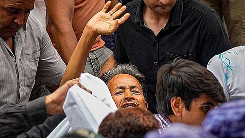 मार्ग निघतो संवादामधूनच!