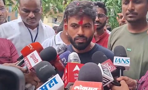 सरकारने बदलावे, अन्यथा सरकारच बदलू; अभिजीत दीपके यांचा इशारा