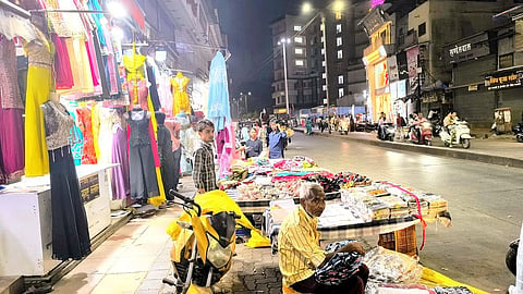 केडीएमसीचे दोन कर्मचारी निलंबित; फेरीवाला निर्मूलन मोहिमेत हलगर्जी भोवली