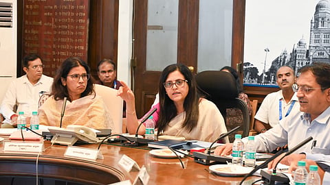 मुंबईतील पदपथ अतिक्रमणमुक्त करा! अश्विनी  भिडे यांचे सहाय्यक आयुक्तांना निर्देश