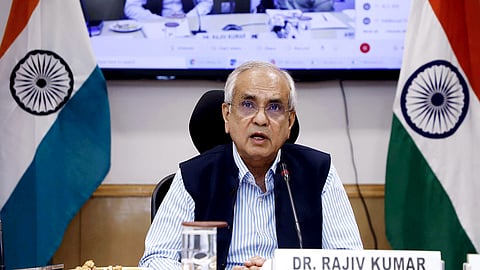 AI मुळे नोकरीबाबत अनिश्चितता; तरुण-धोरणकर्त्यांमध्ये संवादाची गरज; नीती आयोगाचे माजी उपाध्यक्ष राजीव कुमार यांचा सल्ला