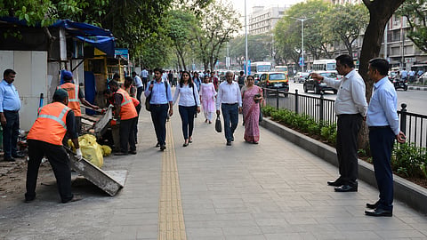 Mumbai : पदपथ अतिक्रमणमुक्तीसाठी ‘पेडेस्ट्रियन फर्स्ट’ अभियान; ३५० किमीवरील पदपथ अतिक्रमणमुक्त होणार