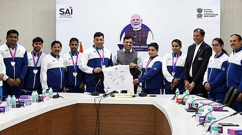 सरकारी नोकरीच्या मागे धावू नका! राष्ट्रकुलमधील पदकविजेत्यांना केंद्रीय क्रीडामंत्री मनसुख मांडविया यांचा मोलाचा सल्ला