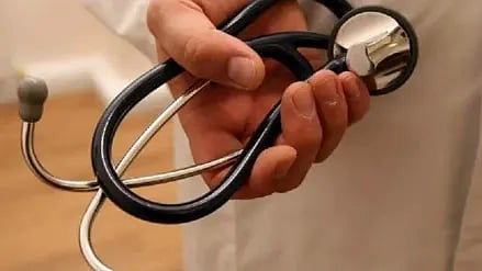 ठाण्यात निवासी डॉक्टरांचा बेमुदत संप; महाराष्ट्र मेडिकल कौन्सिल नोंदणीला विरोध