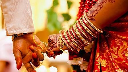 प्रेमविवाहावरून येवल्यात लग्नमंडपात मोठा राडा; नवरदेवाच्या अंगावर डिझेल टाकण्याचा प्रयत्न? दोन्ही गटांत तुंबळ हाणामारी 