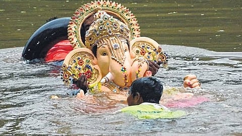सहा फुटांपर्यंतच्या मूर्तीचे विसर्जन कृत्रिम तलावातच; QR कोडने विसर्जन स्थळ कळणार, यंदा ३५५ कृत्रिम स्थळांची व्यवस्था