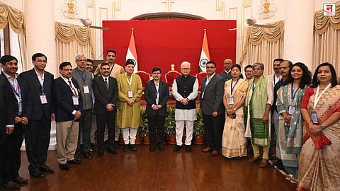 मुंबईसह तीन विद्यापीठांत आता 'कुलपती पदक'; राज्यपालांच्या हस्ते मुंबई, पुणे, नागपूर विद्यापीठांना प्रत्येकी १० लाख रुपयांचा धनादेश 