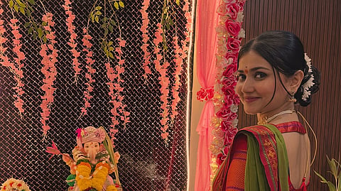 बाप्पाच्या स्वागताला ज्ञानदा रामतीर्थकरचा मराठमोळा अंदाज; पारंपरिक लूकने वेधलं लक्ष  