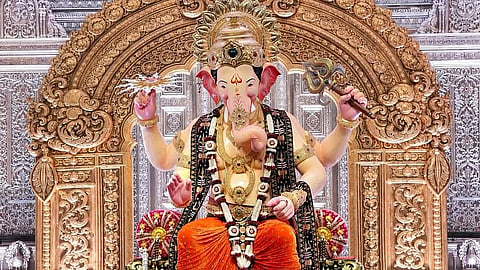 गणेशोत्सवास उत्साहात प्रारंभ; घरोघरी, सार्वजनिक ठिकाणी गणेशमूर्तींची प्रतिष्ठापना