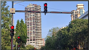 
Mumbai : सिग्नल यंत्रणेची देखभाल रखडली; नियंत्रकांच्या देखभालीसाठी पालिकेची ११ कोटींची फेरनिविदा