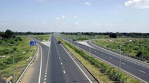 Mumbai : सीसी रस्त्यांसाठी आणखी ६,६०० कोटी; तिसऱ्या टप्प्यात ३११ किमीचे रस्ते होणार सीसी