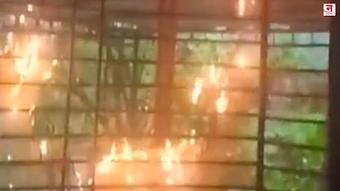 कर्जतमध्ये ढगफुटीसदृश पाऊस; विजेच्या ठिणगीने मच्छरदाणी पेटली