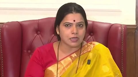 Mumbai : पोस्टर्स, बॅनर्सवर ज्याचा फोटो त्याच्यावरच कारवाई; महापौर रितू तावडे यांचा इशारा 