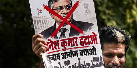 ज्ञानेशकुमारांवर विरोधकांचा हल्लाबोल; अटक करून महाभियोग चालविण्याची आक्रमक मागणी; निवडणूक आयोग बचावात्मक पवित्र्यात