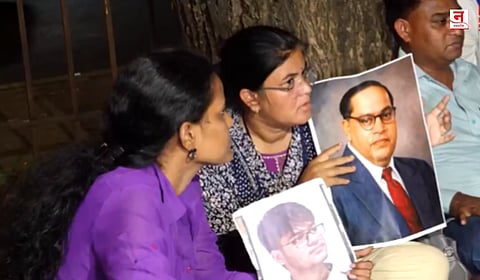 Mumbai : साहील वाकोडे मृत्यूप्रकरणी पालकांचे आझाद मैदानावर उपोषण; राहुल गांधींचा वाकोडे कुटुंबाला फोन, आंदोलनाला दिला पाठिंबा