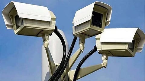 Mumbai : केबल्स चोरीमुळे कोस्टलवरील तिसरा डोळा बंद; ६० ते ६५ CCTV कॅमेरे निकामी, संबंधित पोलीस ठाण्यात २५ FIR दाखल